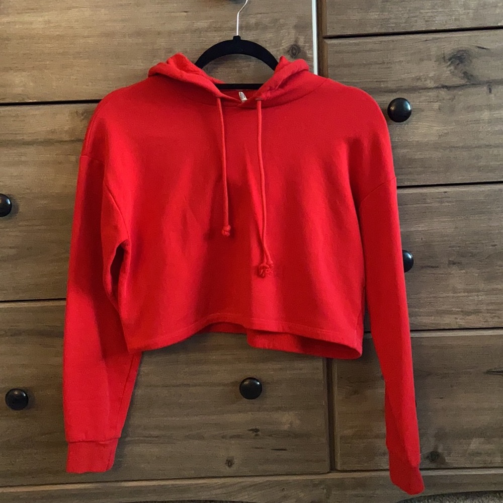 Red crop sweatshirt